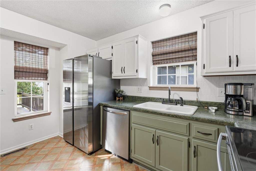 Photo 16 of 43 - 1302 Deena Street, Pleasant Hill, MO 64080