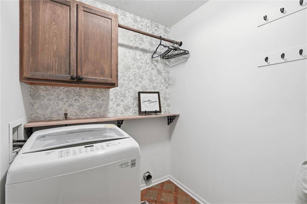 Photo 17 of 43 - 1302 Deena Street, Pleasant Hill, MO 64080