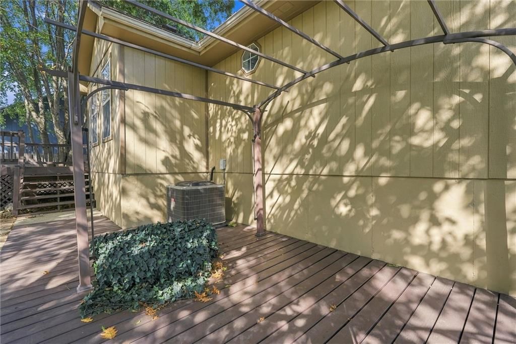 Pergola at 1302 Deena Street, Pleasant Hill, MO 64080