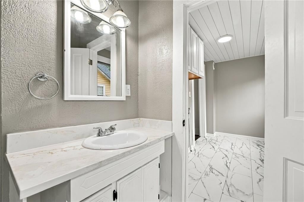 Photo 29 of 62 - 720 W 7th Street, Leavenworth, KS 66048