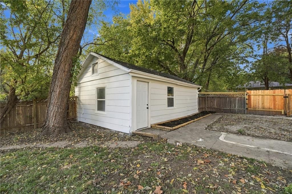 Photo 58 of 62 - 720 W 7th Street, Leavenworth, KS 66048