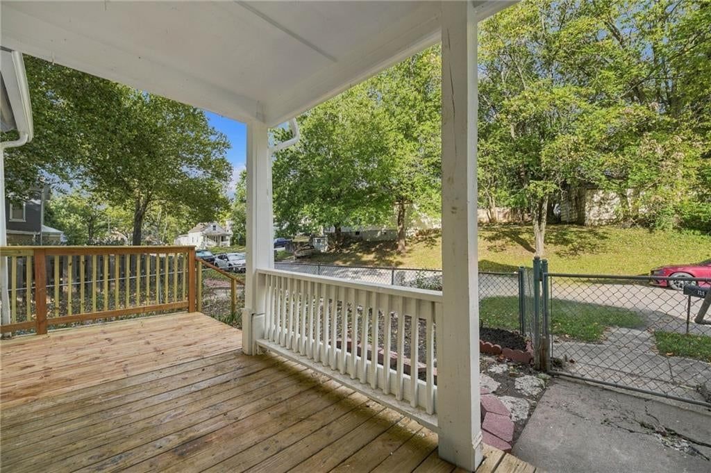 Covered front porch, corner lot and fenced yard at 720 W 7th Street, Leavenworth, KS 66048