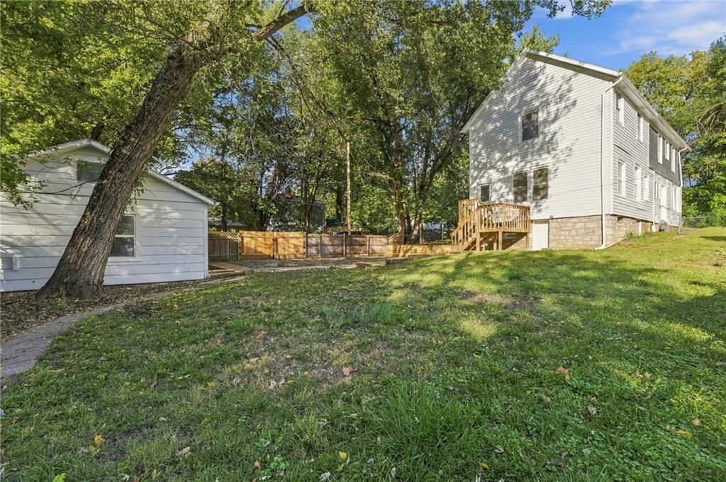 Photo 56 of 62 - 720 W 7th Street, Leavenworth, KS 66048