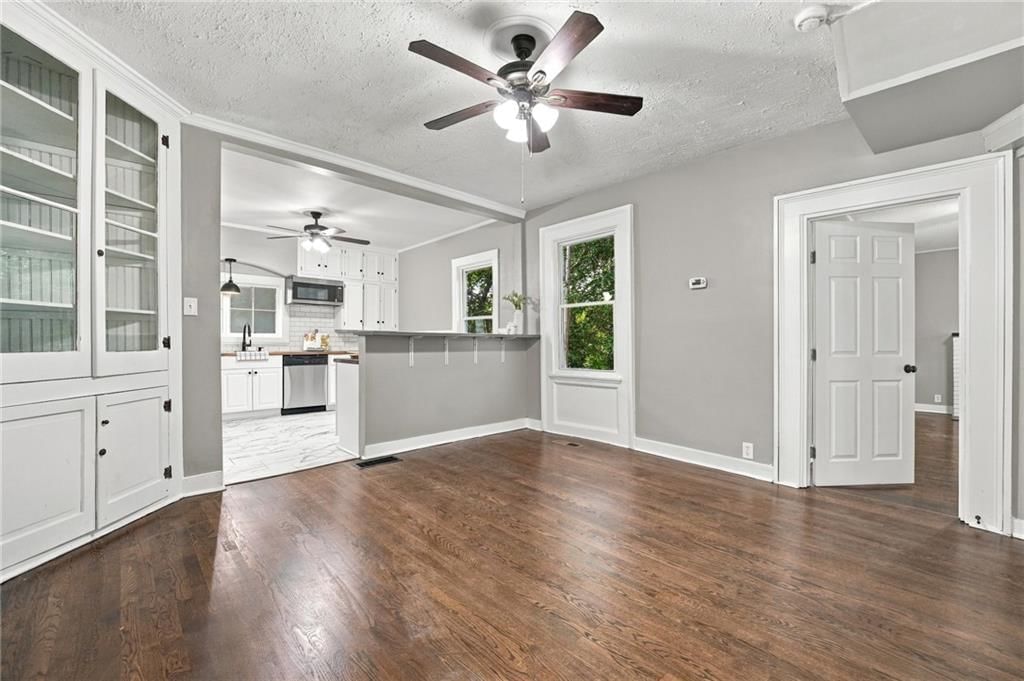 Photo 14 of 62 - 720 W 7th Street, Leavenworth, KS 66048