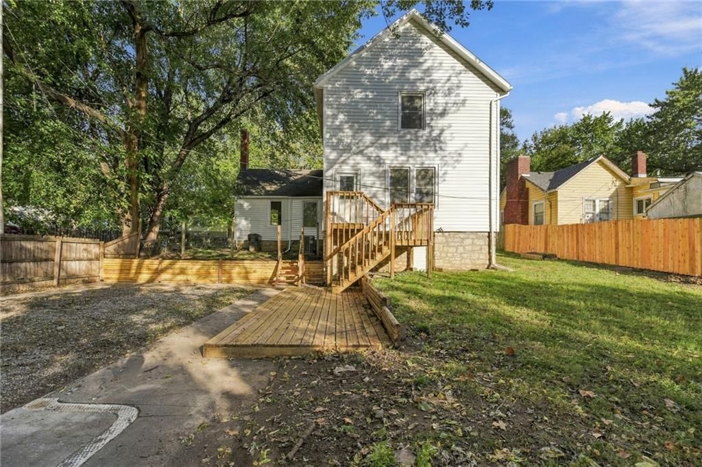 Photo 57 of 62 - 720 W 7th Street, Leavenworth, KS 66048