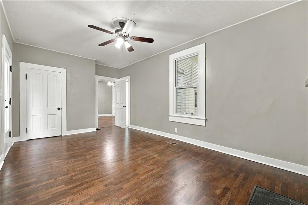 Photo 19 of 62 - 720 W 7th Street, Leavenworth, KS 66048