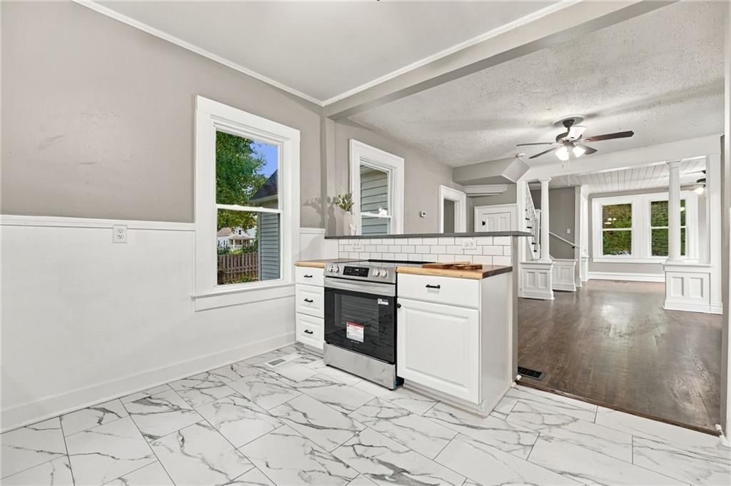 Open floor plan at 720 W 7th Street, Leavenworth, KS 66048