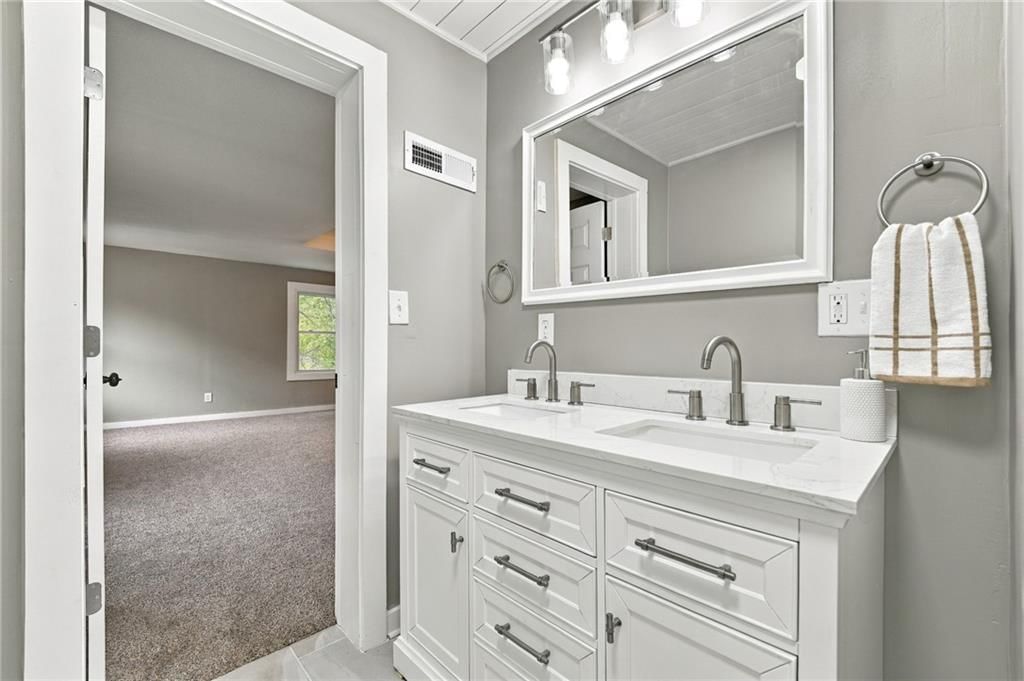 Photo 41 of 62 - 720 W 7th Street, Leavenworth, KS 66048