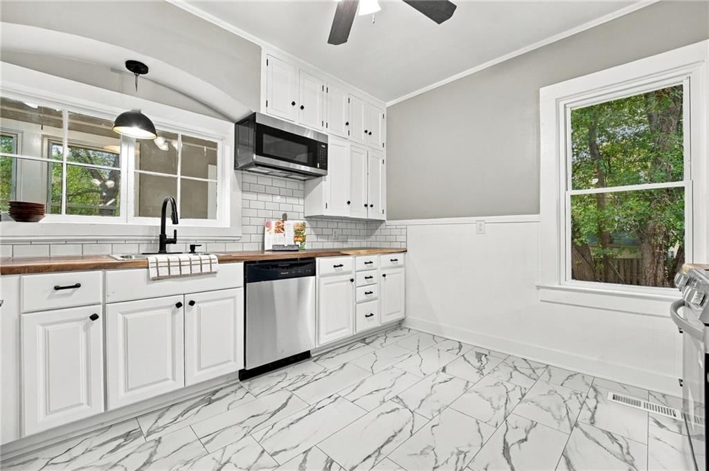 Photo 10 of 62 - 720 W 7th Street, Leavenworth, KS 66048