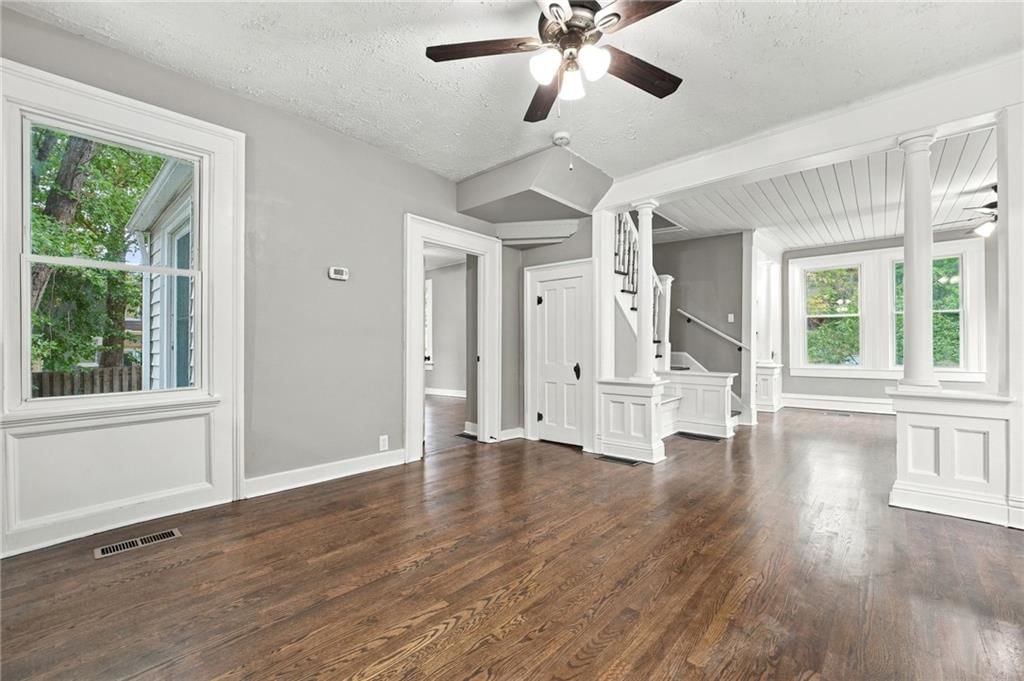 Photo 5 of 62 - 720 W 7th Street, Leavenworth, KS 66048