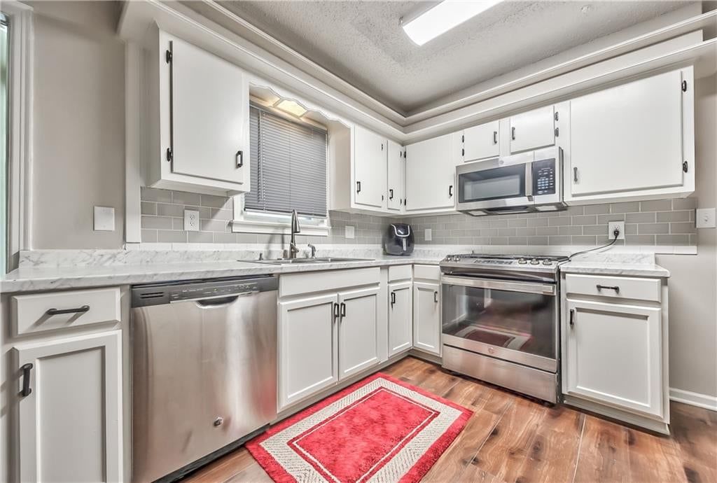 Photo 14 of 35 - 8425 Boone Street, Kansas City, MO 64114