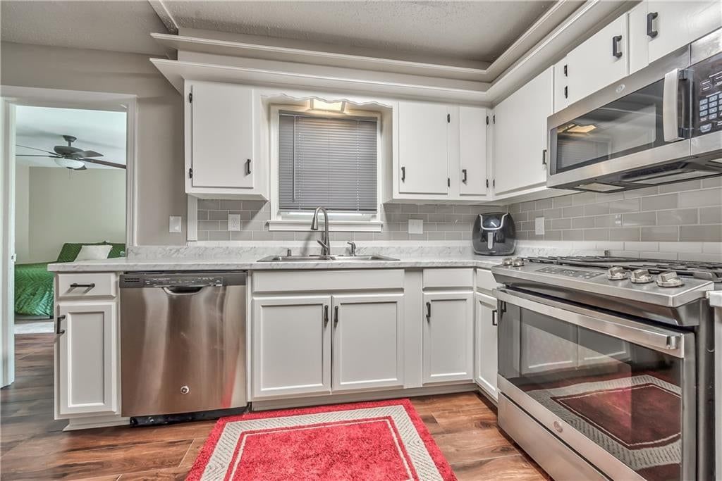 Photo 11 of 35 - 8425 Boone Street, Kansas City, MO 64114
