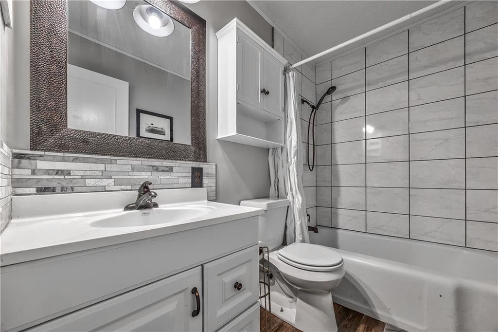 Photo 29 of 35 - 8425 Boone Street, Kansas City, MO 64114