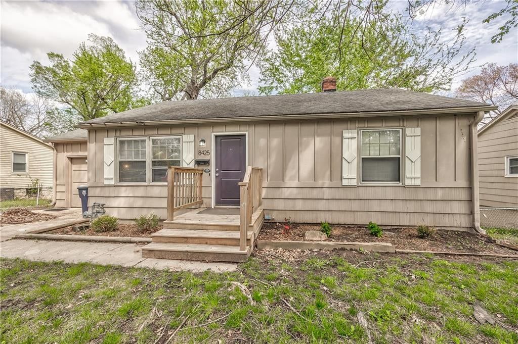 Photo 4 of 35 - 8425 Boone Street, Kansas City, MO 64114