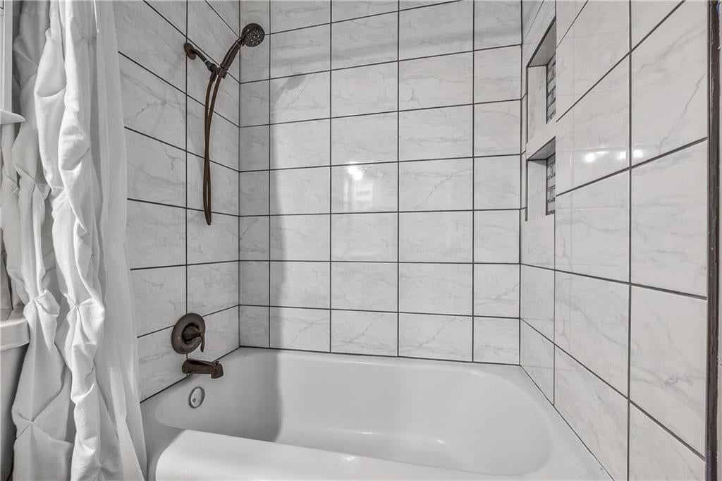 Photo 27 of 35 - 8425 Boone Street, Kansas City, MO 64114