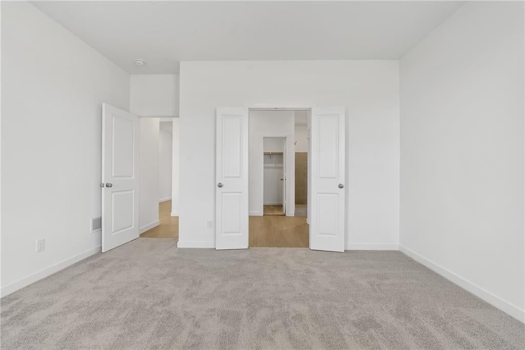 Photo 9 of 18 - 4004 NE Apple Grove Drive, Lee's Summit, MO 64064