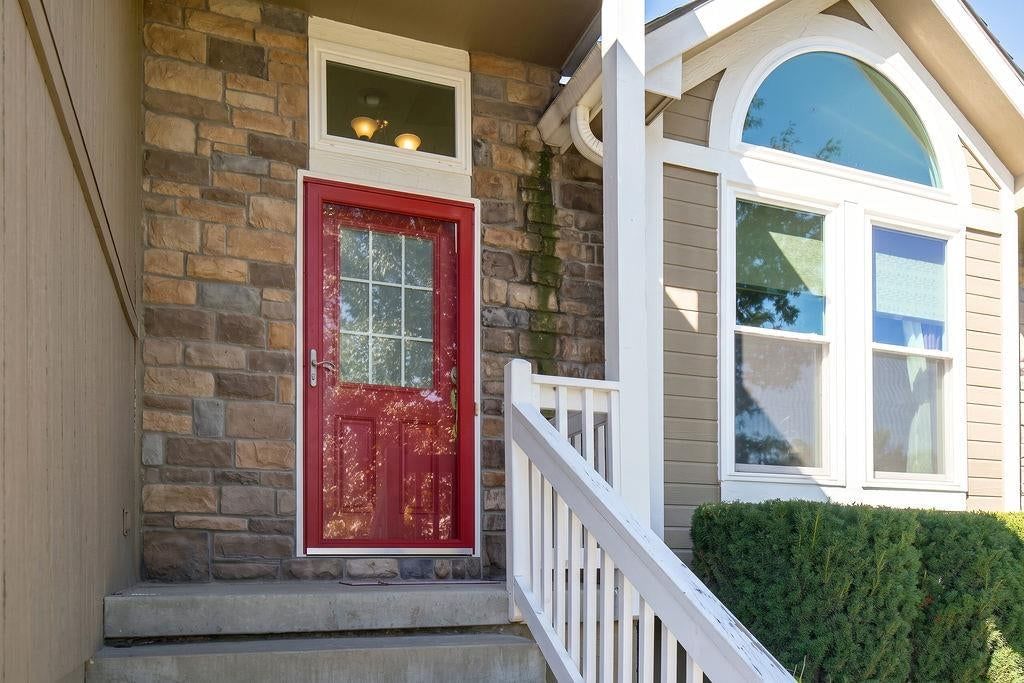 993 Sicklebar Drive, Peculiar, MO: listing photo 2