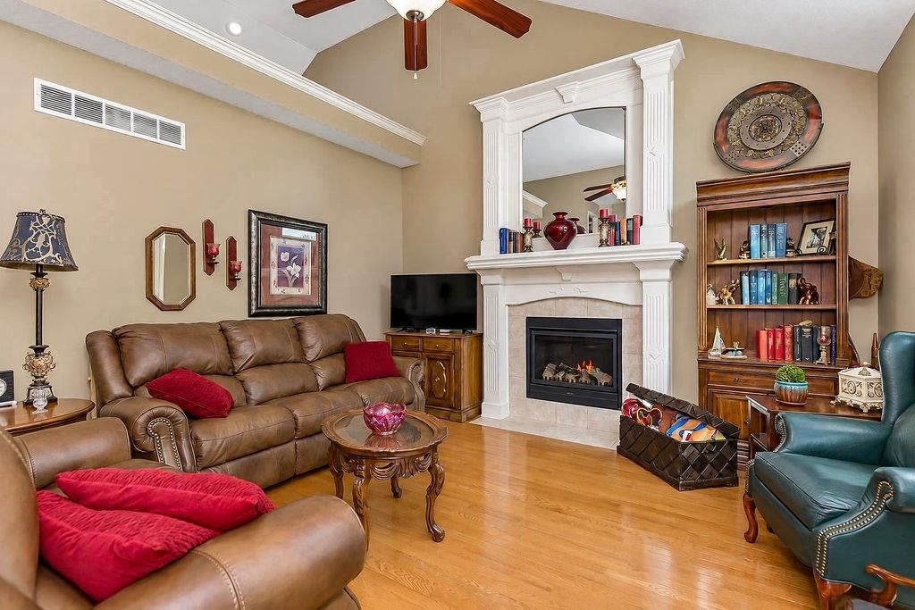 Photo 6 of 34 - 993 Sicklebar Drive, Peculiar, MO 64078