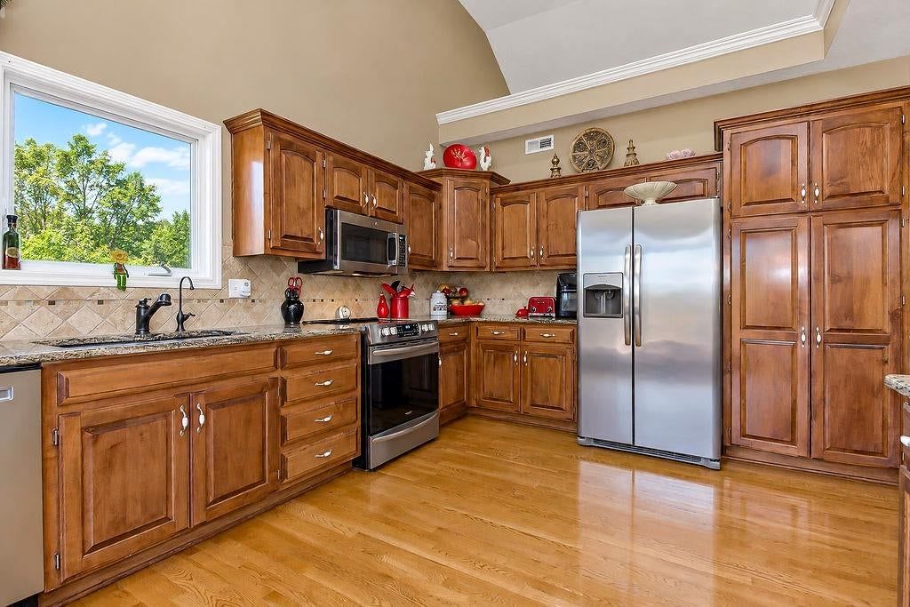 Photo 10 of 34 - 993 Sicklebar Drive, Peculiar, MO 64078