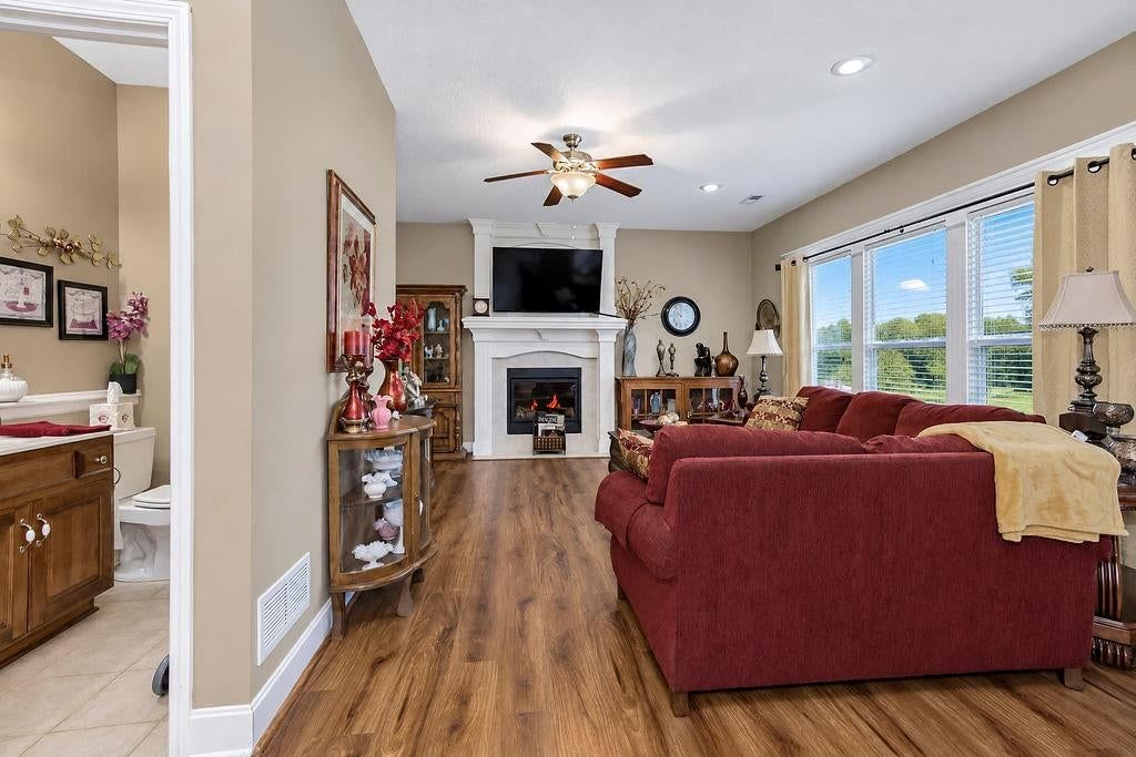 Photo 13 of 34 - 993 Sicklebar Drive, Peculiar, MO 64078