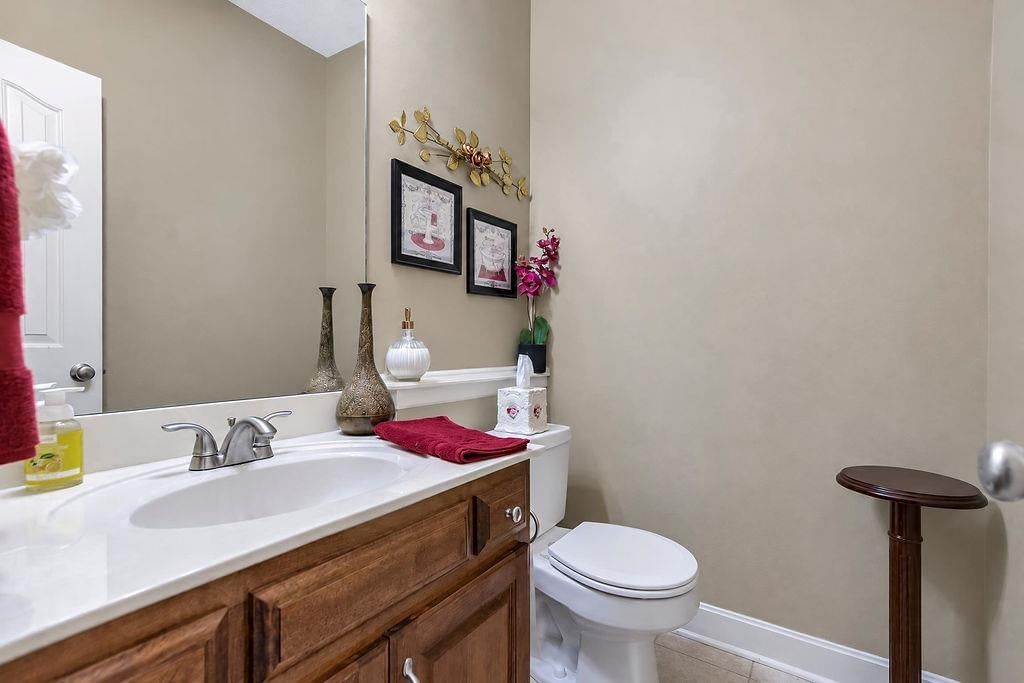 Photo 17 of 34 - 993 Sicklebar Drive, Peculiar, MO 64078