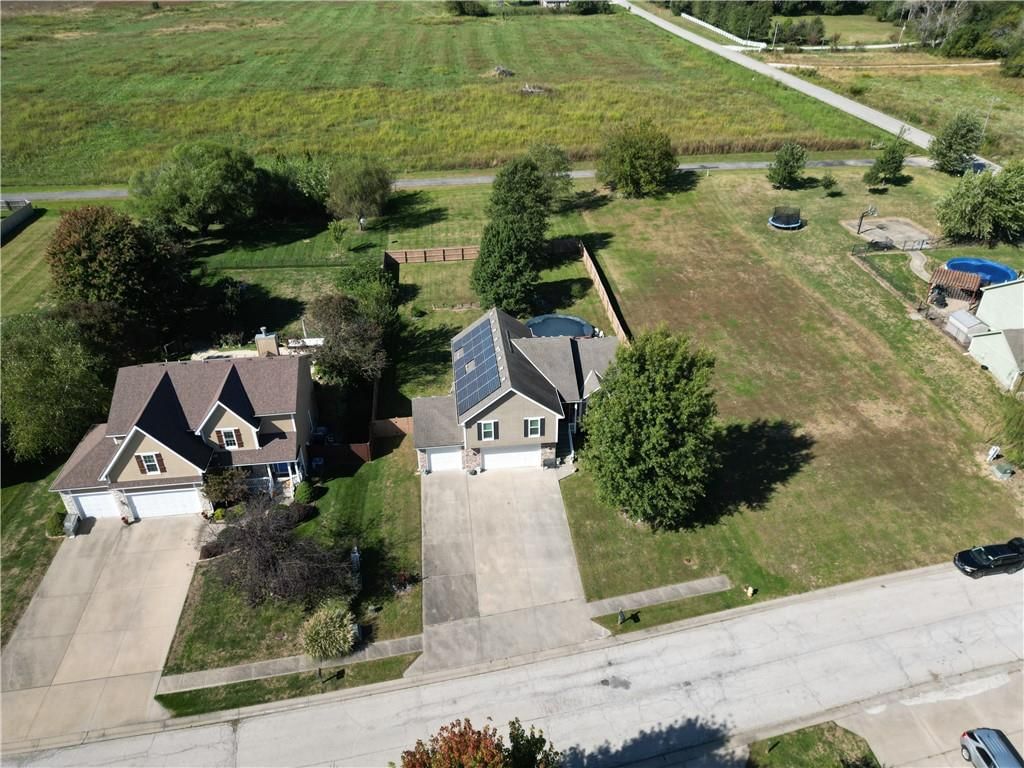 Photo 34 of 34 - 993 Sicklebar Drive, Peculiar, MO 64078
