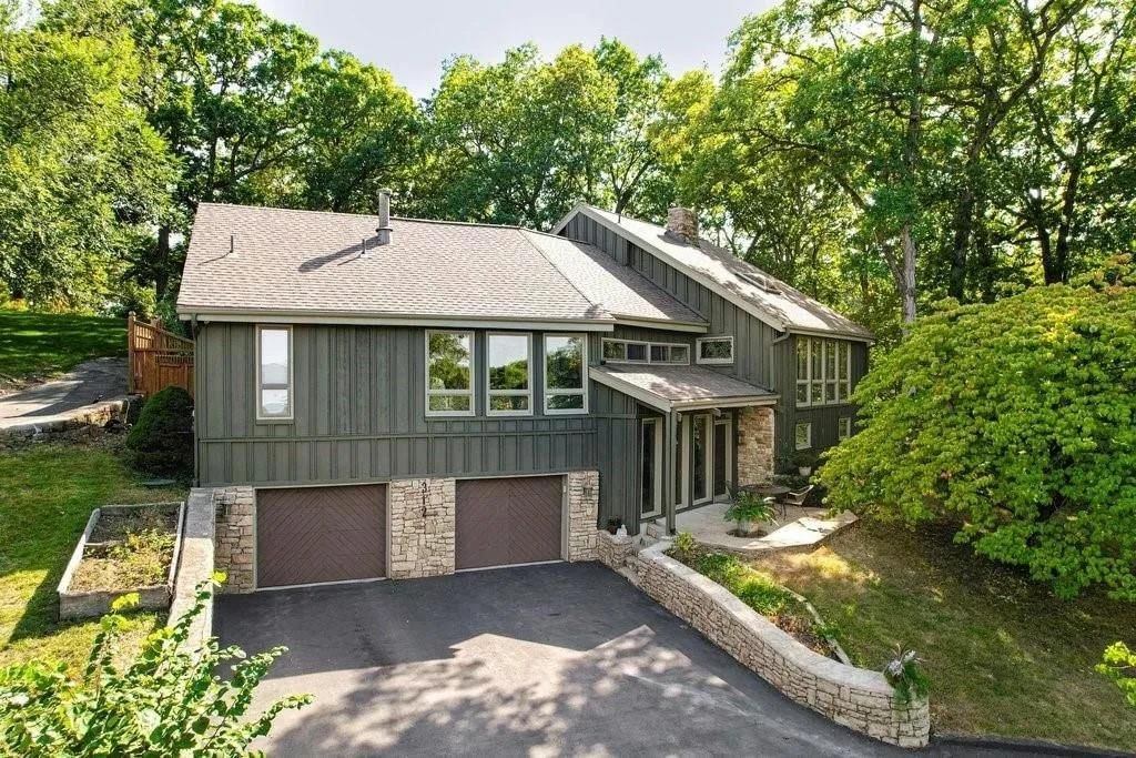 312 Lake Forest Drive, Bonner Springs, KS