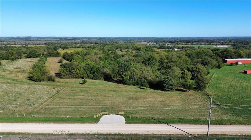 Harmony Road, Paola, KS: listing photo 3