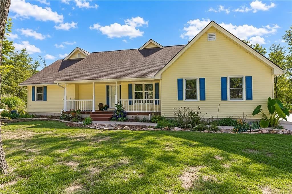 Photo 2 of 50 - 7955 NW Bridle Parc Lane, Kansas City, MO 64152