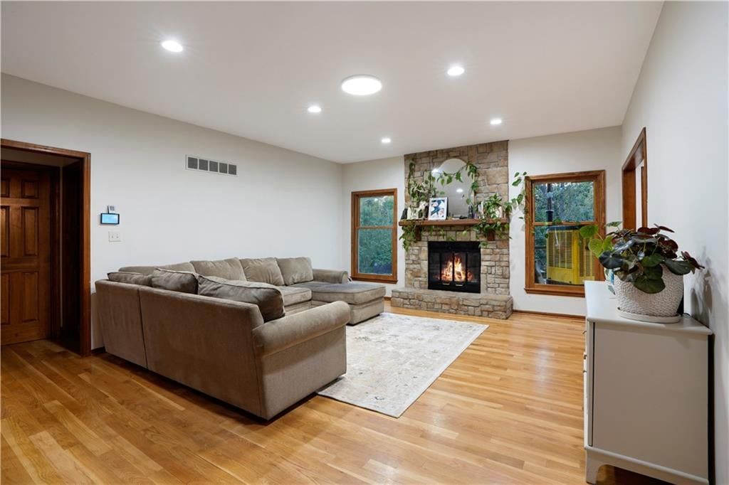 Photo 8 of 50 - 7955 NW Bridle Parc Lane, Kansas City, MO 64152