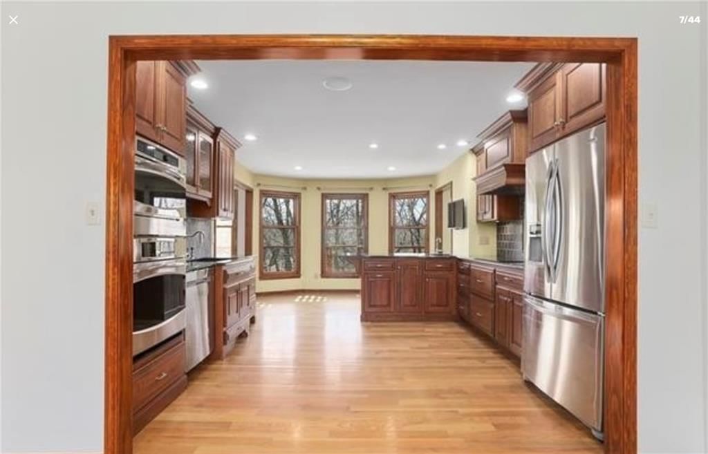 Photo 15 of 50 - 7955 NW Bridle Parc Lane, Kansas City, MO 64152