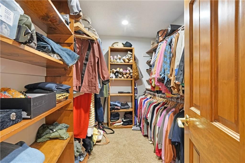 Photo 24 of 50 - 7955 NW Bridle Parc Lane, Kansas City, MO 64152