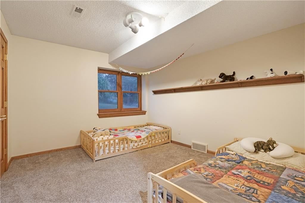Photo 32 of 50 - 7955 NW Bridle Parc Lane, Kansas City, MO 64152