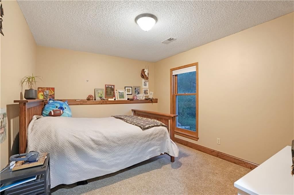 Photo 33 of 50 - 7955 NW Bridle Parc Lane, Kansas City, MO 64152