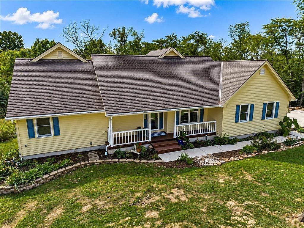 Photo 35 of 50 - 7955 NW Bridle Parc Lane, Kansas City, MO 64152