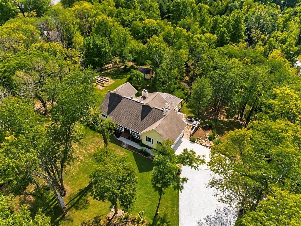 Photo 37 of 50 - 7955 NW Bridle Parc Lane, Kansas City, MO 64152