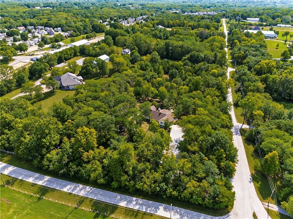 Photo 38 of 50 - 7955 NW Bridle Parc Lane, Kansas City, MO 64152