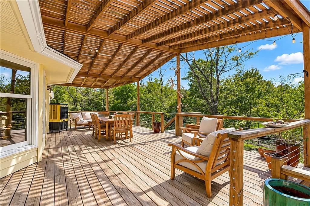 Deck and pergola at 7955 NW Bridle Parc Lane, Kansas City, MO 64152