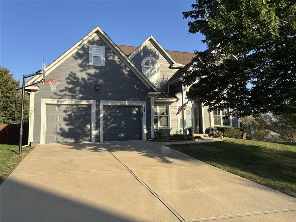 5831 Theden Street, Shawnee, KS: listing photo 2