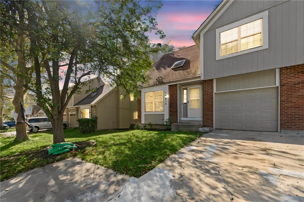 10814 Haskins Street, Lenexa, KS