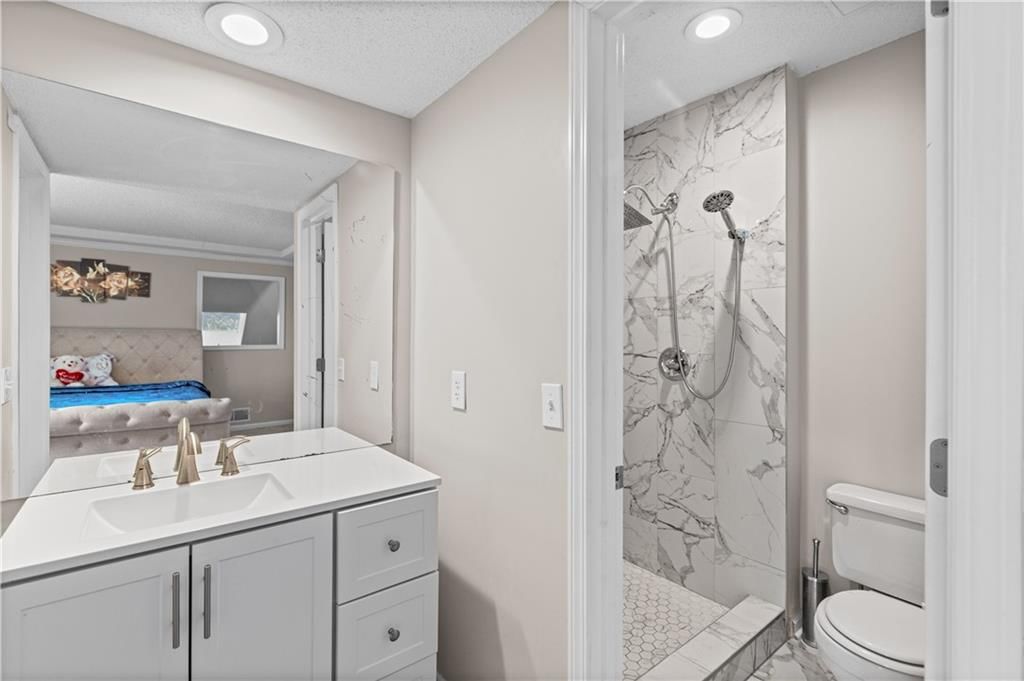 Photo 16: walk-in shower, 10814 Haskins Street, Lenexa, KS 66210