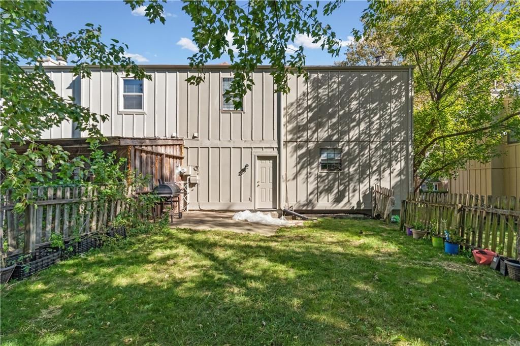 10814 Haskins Street, Lenexa, KS 66210, front of the home