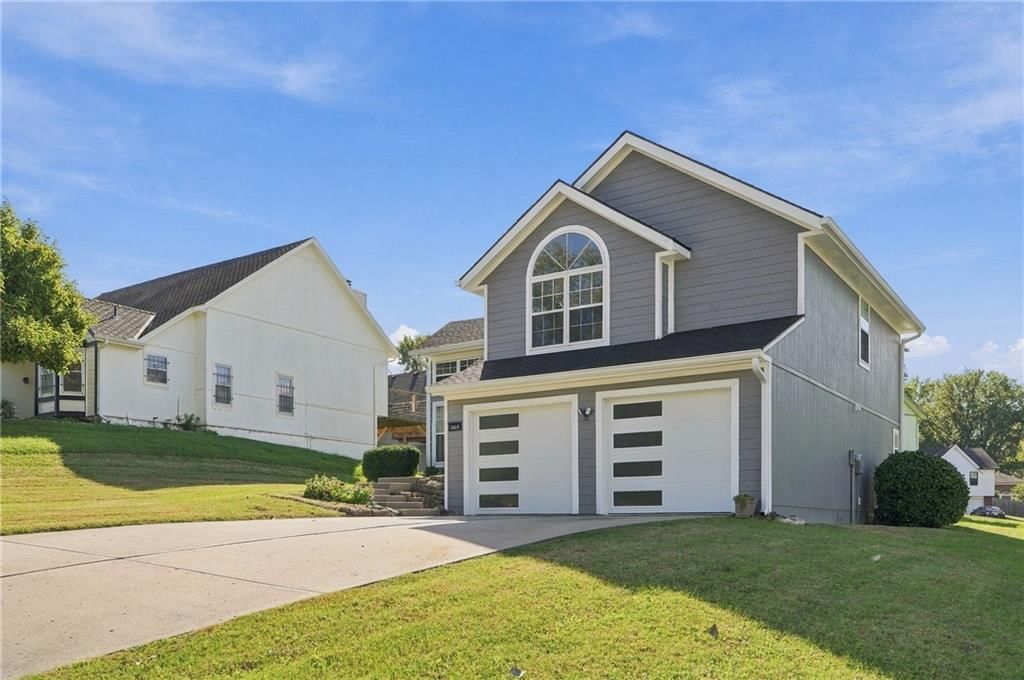 3809 Bernard Powell Drive, Kansas City, MO: listing photo 2