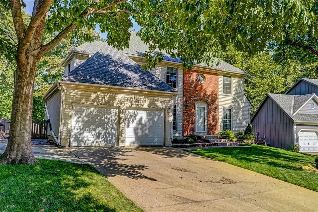 9208 Swarner Drive, Lenexa, KS: listing photo 2