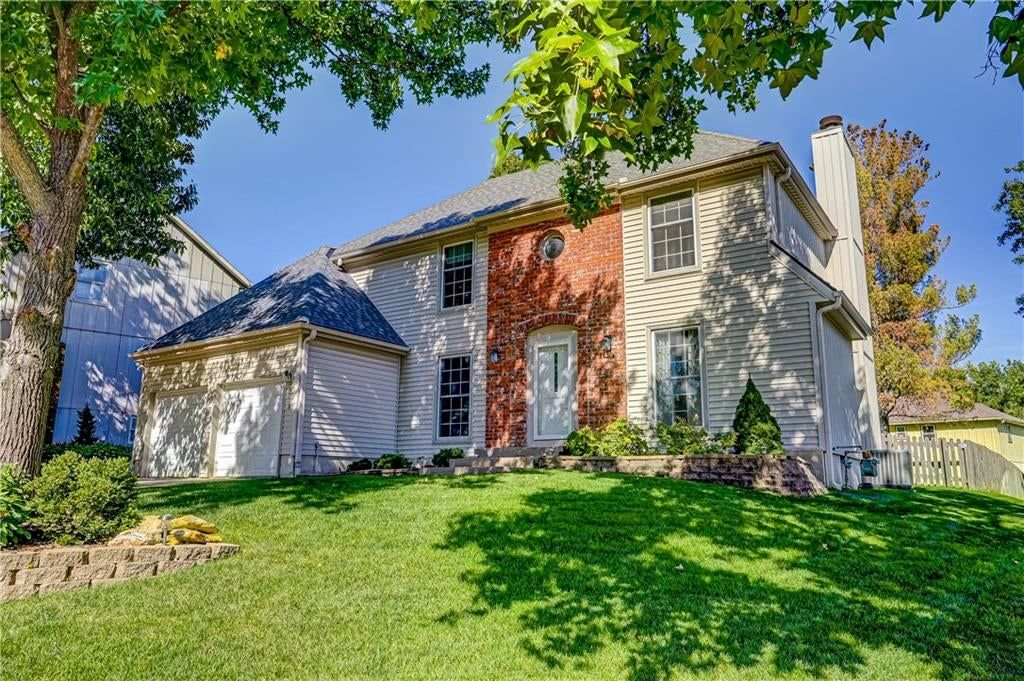 9208 Swarner Drive, Lenexa, KS: listing photo 3
