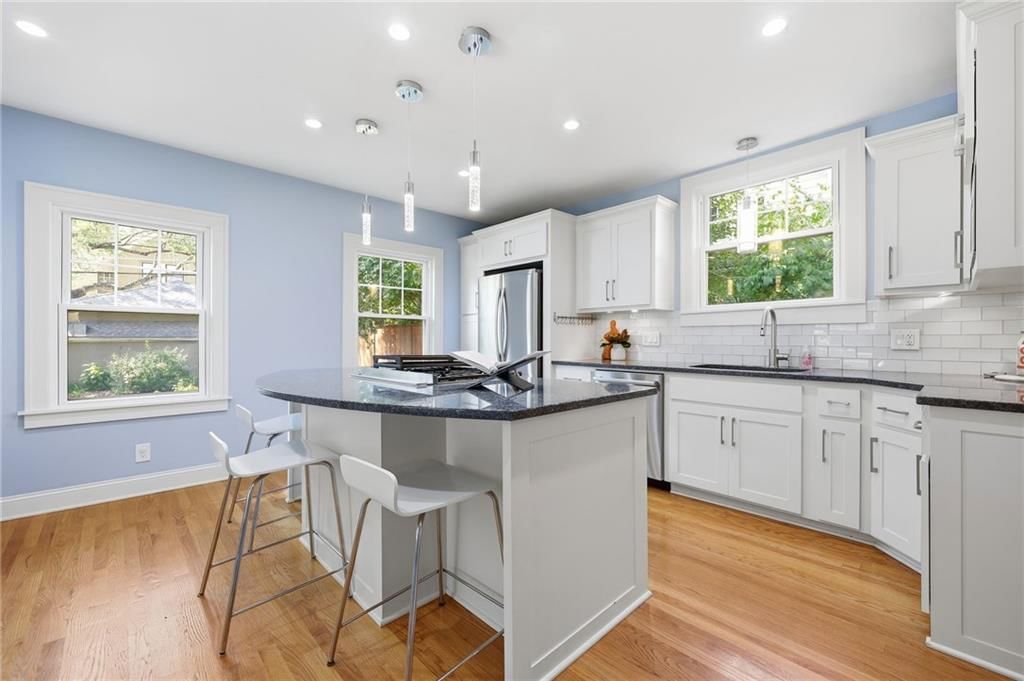 6124 Oak Street, Kansas City, MO: listing photo 2