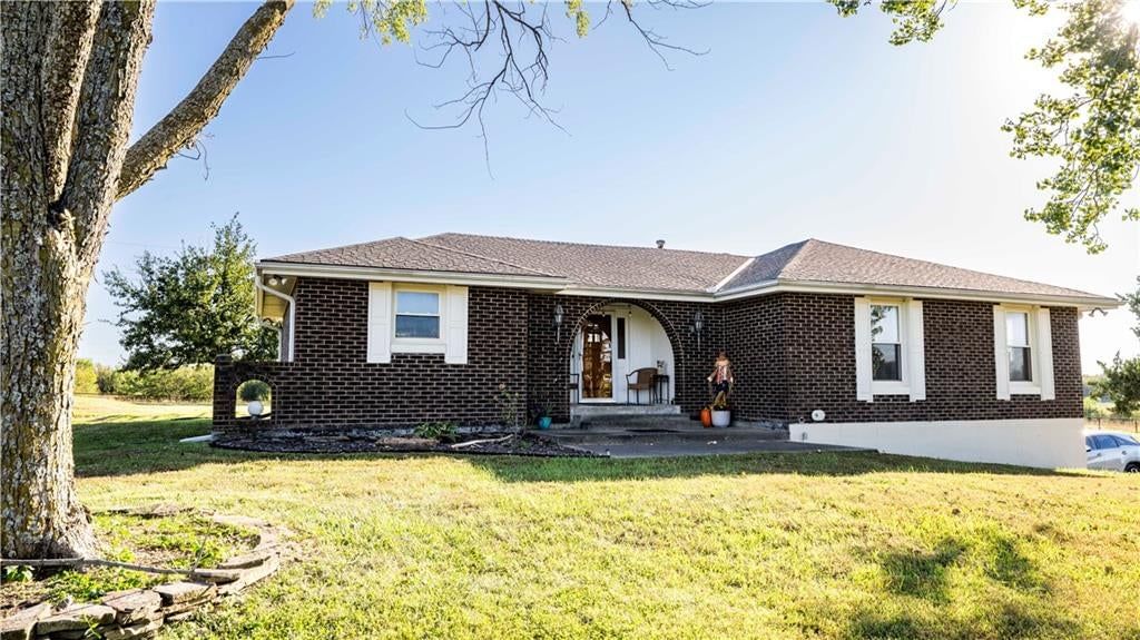 11409 E 261st Street, Peculiar, MO: listing photo 2