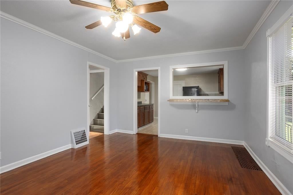 705 NE Lindberg Drive, Kansas City, MO: listing photo 2