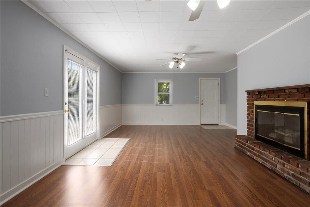 Photo 5 of 25 - 705 NE Lindberg Drive, Kansas City, MO 64118