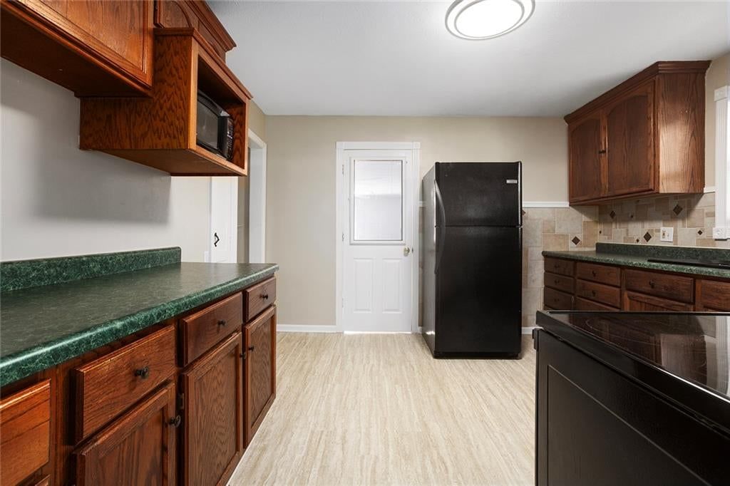 Photo 7 of 25 - 705 NE Lindberg Drive, Kansas City, MO 64118